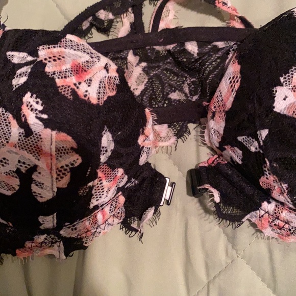 bra - Picture 2 of 5